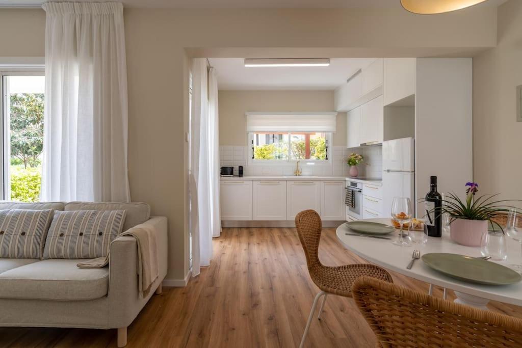 Cozy Nerina Cottage At Harbour Paphos Buitenkant foto